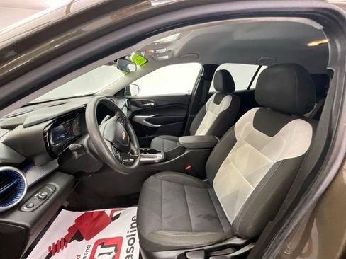 Used 2024 Chevrolet Trax LS FWD image 17