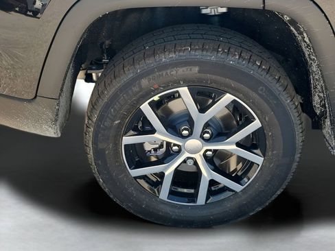 New 2025 Jeep Grand Cherokee Limited w/ Luxury Tech Group II AWD/4WD image 19