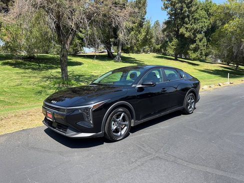 Used 2025 Kia K4 FWD image 2