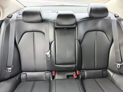 Used 2023 Genesis G70 2.0T RWD image 33