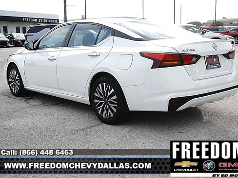 Used 2025 Nissan Altima 2.5 SV FWD image 35