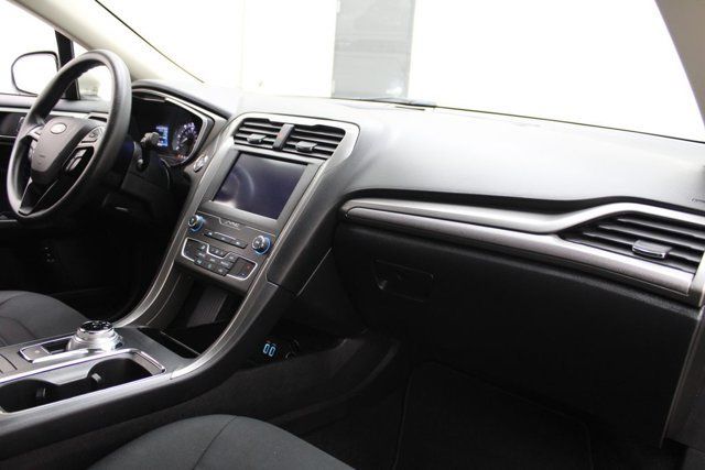 Certified 2019 Ford Fusion SE FWD image 4