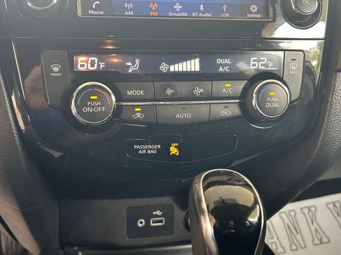 Used 2018 Nissan Rogue SV FWD image 47