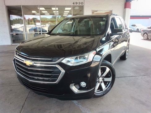 Used 2019 Chevrolet Traverse LT w/ LT Premium Package AWD/4WD image 1