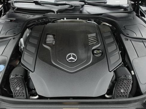 Used 2018 Mercedes-Benz S 560 Sedan image 20
