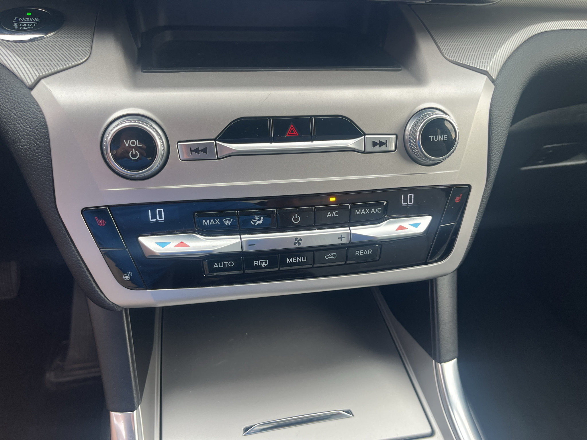 Used 2021 Ford Explorer XLT w/ Equipment Group 202A AWD/4WD image 20