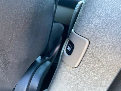 Used 2012 Dodge Grand Caravan SXT FWD image 16