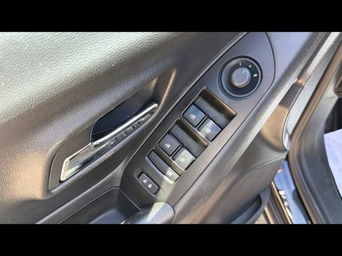 Used 2022 Chevrolet Trax LS w/ Tint and Cruise Package FWD image 8