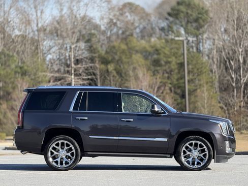 Used 2017 Cadillac Escalade Premium Luxury image 11