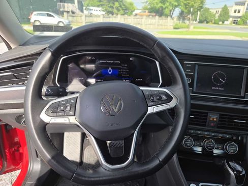 Used 2024 Volkswagen Jetta SE FWD image 18