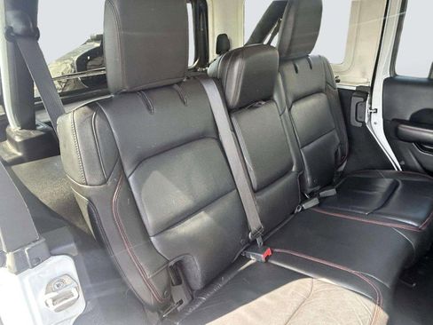 Used 2018 Jeep Wrangler Unlimited Rubicon w/ Dual Top Group AWD/4WD image 22