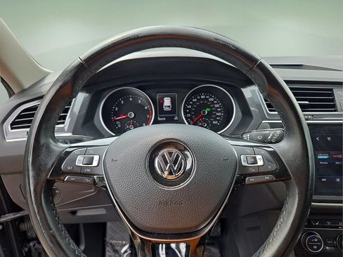 Used 2018 Volkswagen Tiguan SE FWD image 16