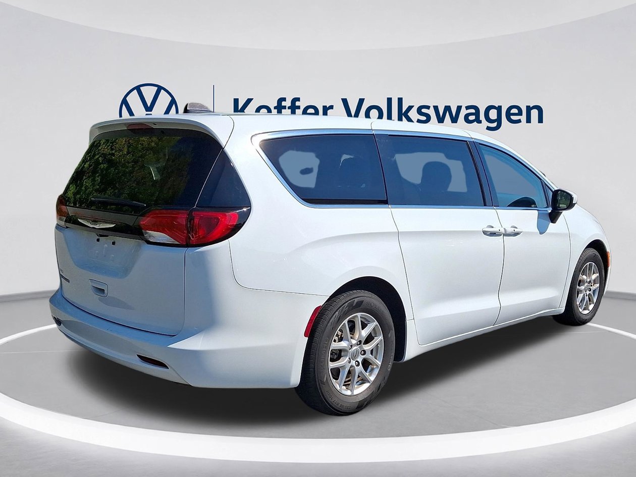 Used 2023 Chrysler Voyager LX FWD image 6