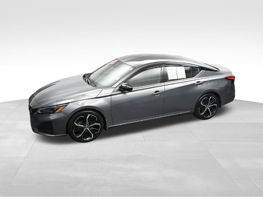 Used 2024 Nissan Altima 2.5 SR FWD image 32