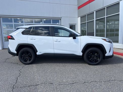 Used 2025 Toyota RAV4 LE AWD/4WD image 26