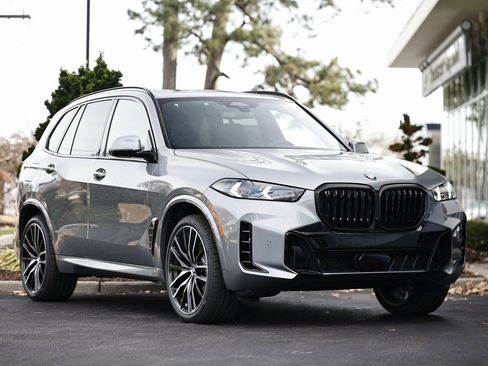 New 2026 BMW X5 xDrive40i w/ M Sport Package image 1
