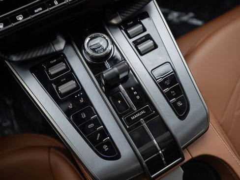 Used 2025 Aston Martin Vanquish image 31