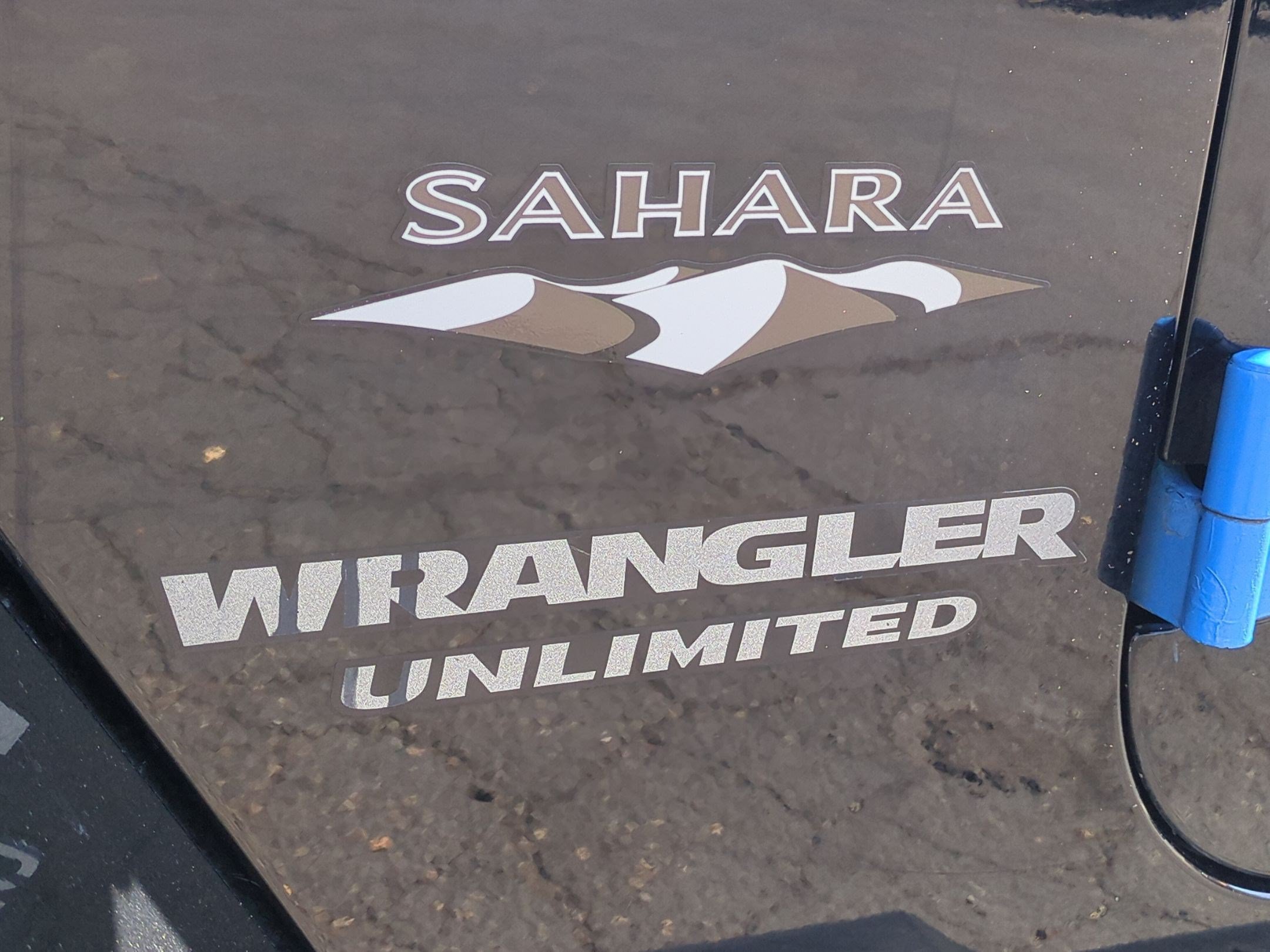 Used 2017 Jeep Wrangler Unlimited Sahara w/ Connectivity Group AWD/4WD image 24