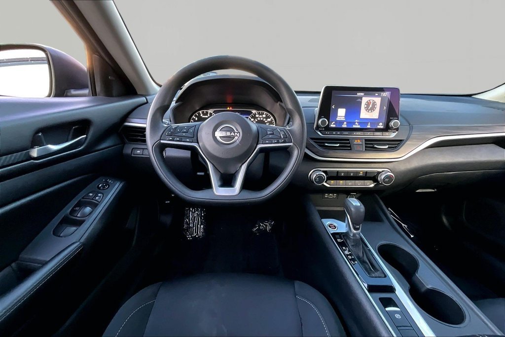 Used 2025 Nissan Altima 2.5 SV AWD/4WD image 9