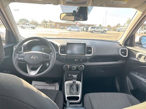 Used 2024 Hyundai Venue SE image 26