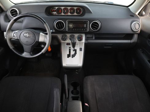 Used 2009 Scion xB FWD image 2