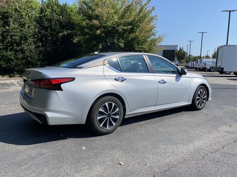 Used 2019 Nissan Altima 2.5 S FWD image 9