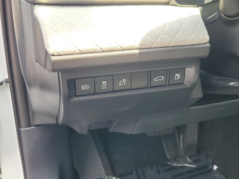Used 2026 Toyota Camry XLE AWD/4WD image 17