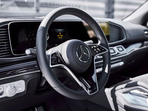 Used 2026 Mercedes-Benz Maybach GLS 600 4MATIC image 38