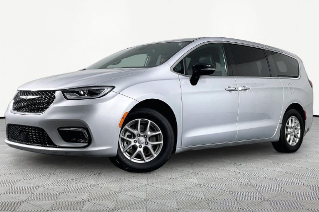 Used 2026 Chrysler Pacifica Select FWD image 1