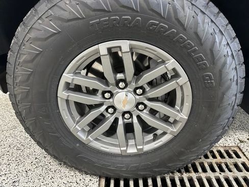 Used 2024 Chevrolet Colorado LT w/ LT Convenience Package image 18