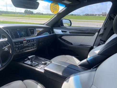 Used 2018 Genesis G80 3.3T Sport RWD image 17