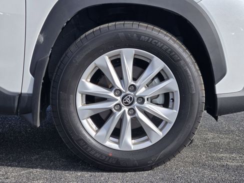 Used 2026 Toyota Corolla Cross LE image 9