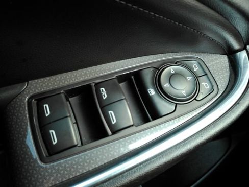 Used 2018 Chevrolet Malibu LT w/ Leather Package FWD image 34