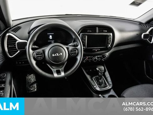 Used 2025 Kia Soul LX w/ LX Technology Package FWD image 17