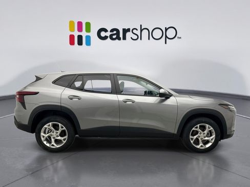 Used 2024 Chevrolet Trax LS w/ LS Convenience Package FWD image 6