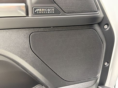 New 2026 Land Rover Defender 130 X-Dynamic SE AWD/4WD image 18