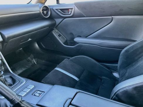 Used 2025 Toyota GR86 Premium RWD image 22