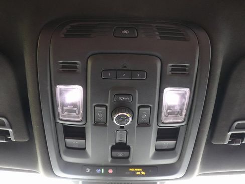 Used 2023 GMC Yukon XL Denali Ultimate AWD/4WD image 32