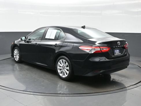 Used 2020 Toyota Camry LE FWD image 4