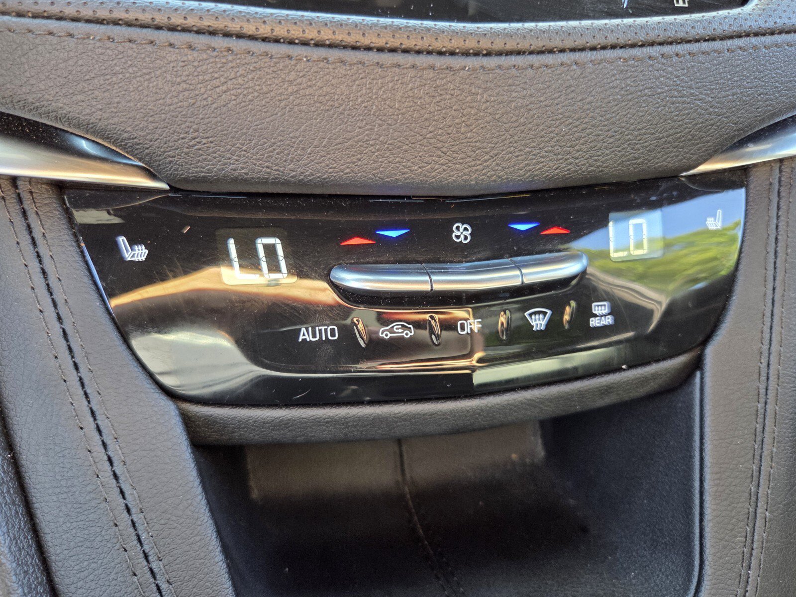 Used 2024 Cadillac XT6 Luxury AWD/4WD image 29
