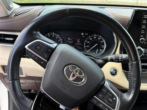 Used 2021 Toyota Highlander Limited AWD/4WD image 16