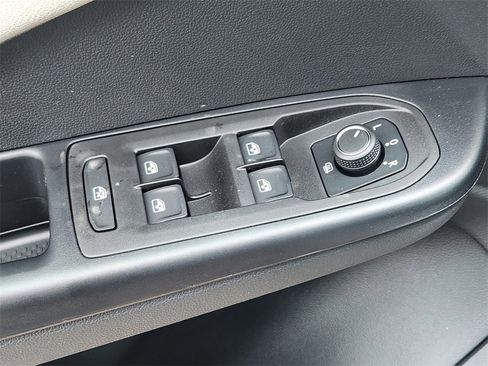 New 2025 Volkswagen Taos S image 5