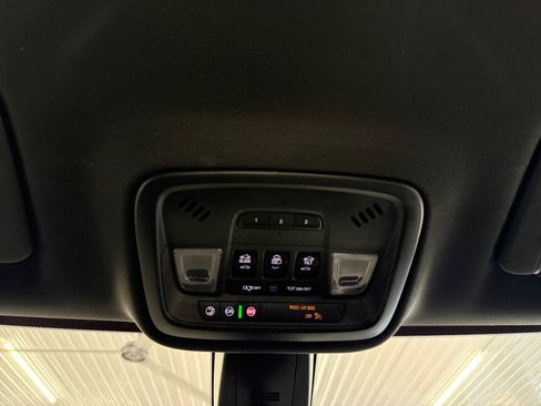 Used 2023 Chevrolet Traverse High Country AWD/4WD image 19