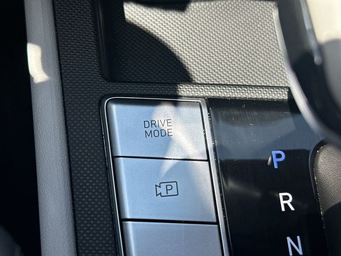 Used 2025 Hyundai Elantra Limited FWD image 26