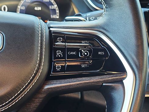 Used 2022 Jeep Grand Cherokee Overland w/ Luxury Tech Group IV image 30