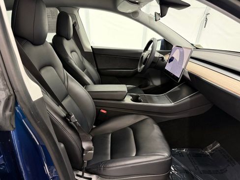 Used 2021 Tesla Model Y Standard Range image 20