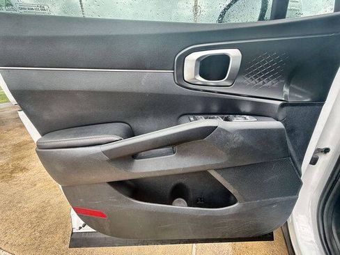 Used 2023 Kia Sorento LX FWD image 21