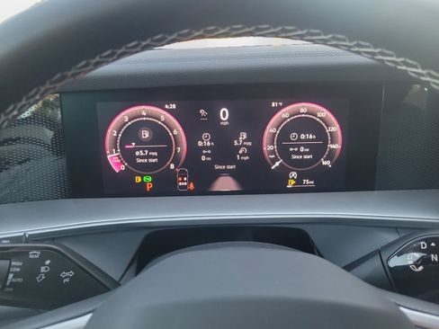 New 2026 Volkswagen Tiguan SE image 11