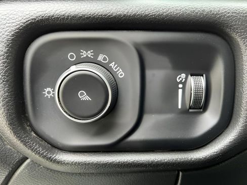 Used 2023 RAM 3500 Tradesman w/ Chrome Appearance Group image 16