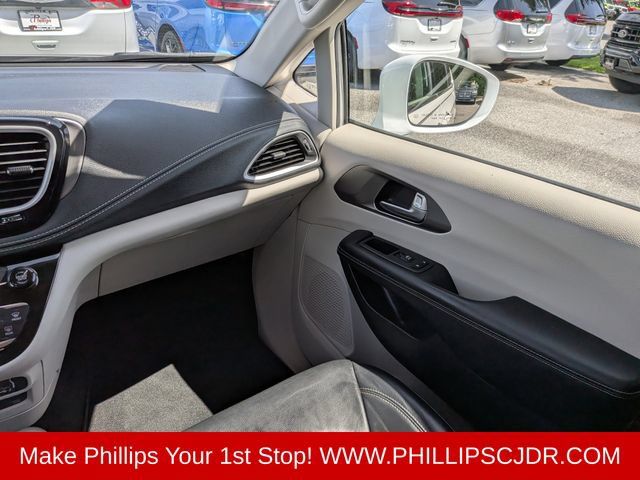 Certified 2022 Chrysler Pacifica Touring-L w/ Uconnect Theater Family Group FWD image 16